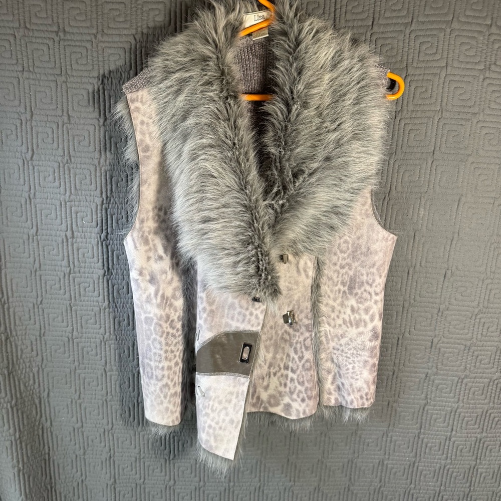 Lisa International Vest Women’s Large Faux Leather Leopard Print Grey Gray